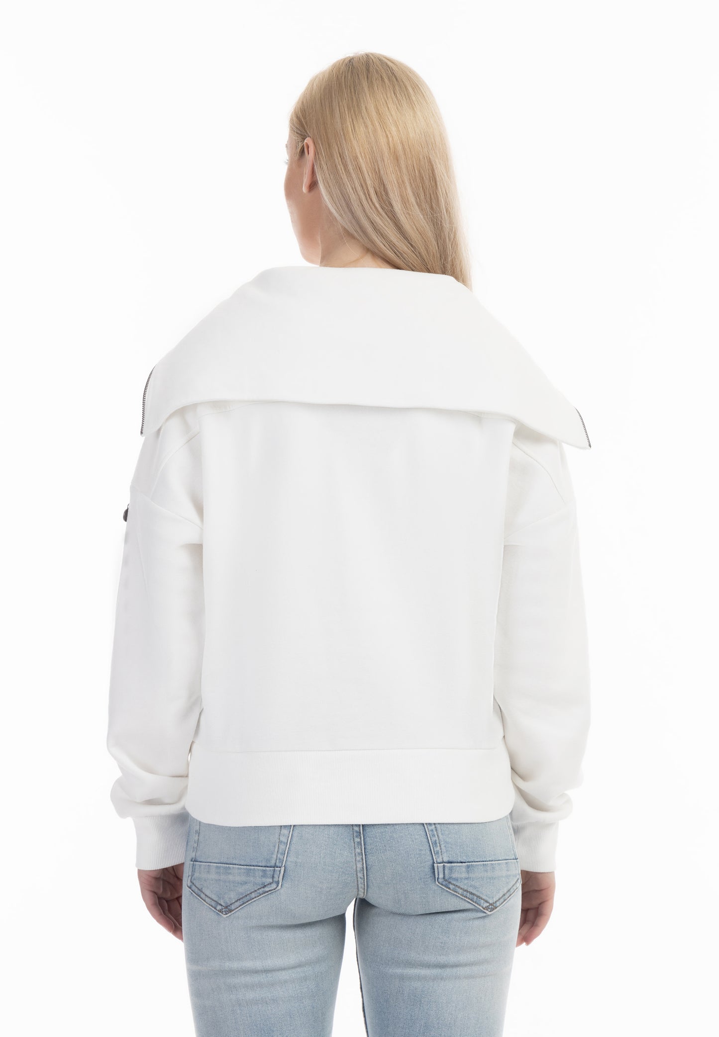 Krój oversize – sweter troyer