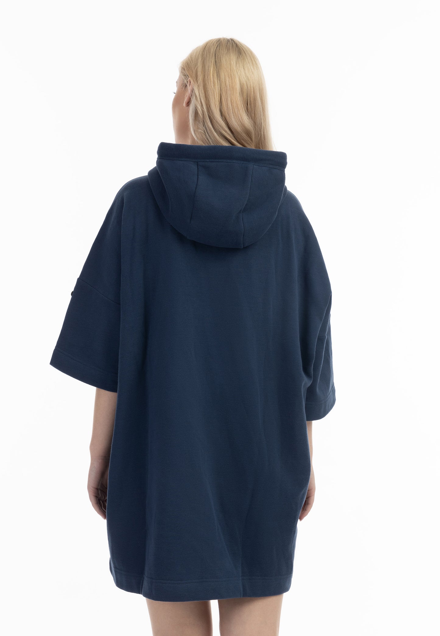 Krój oversize – sukienka dresowa