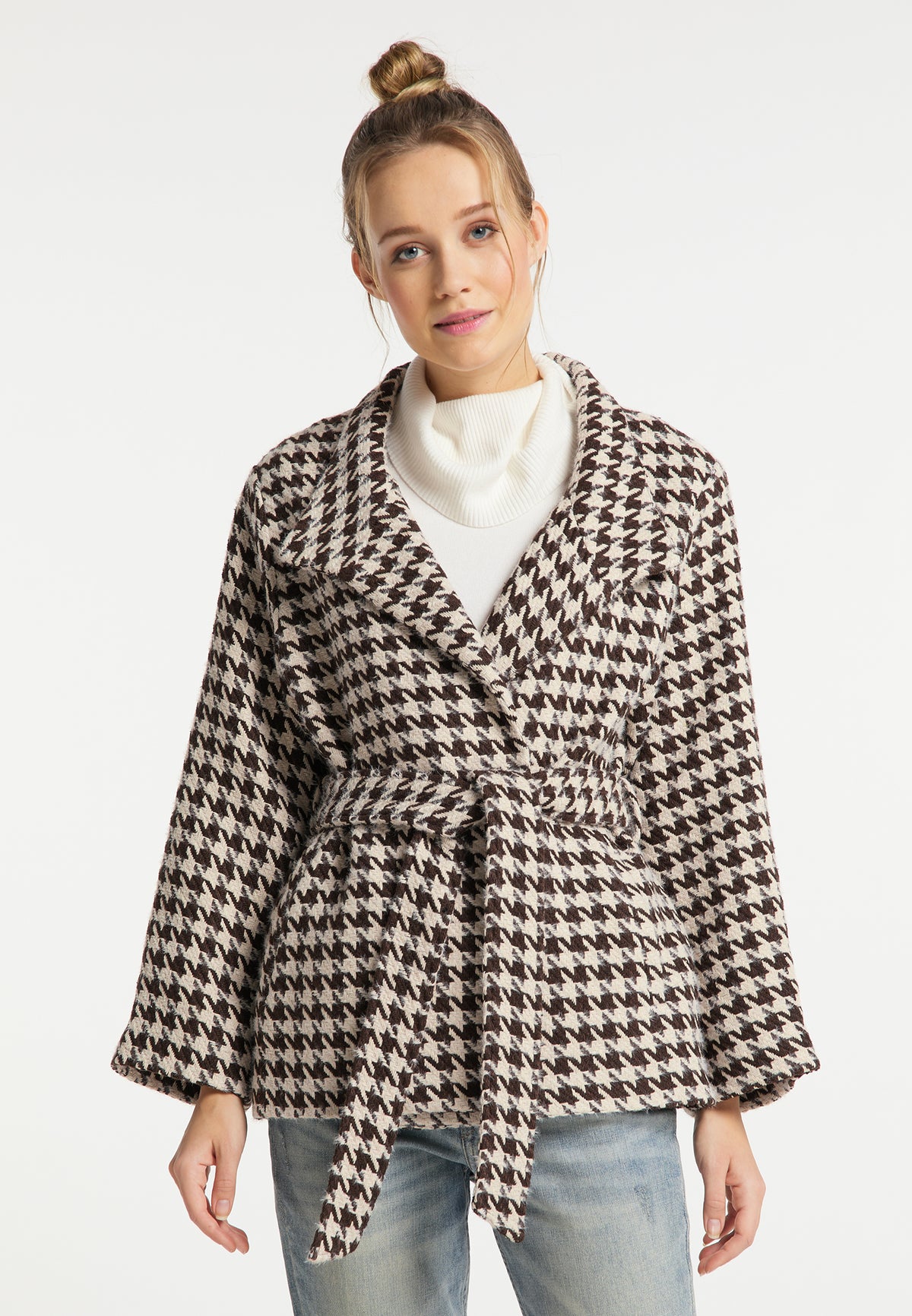 DreiMaster Vintage Women's Mantel