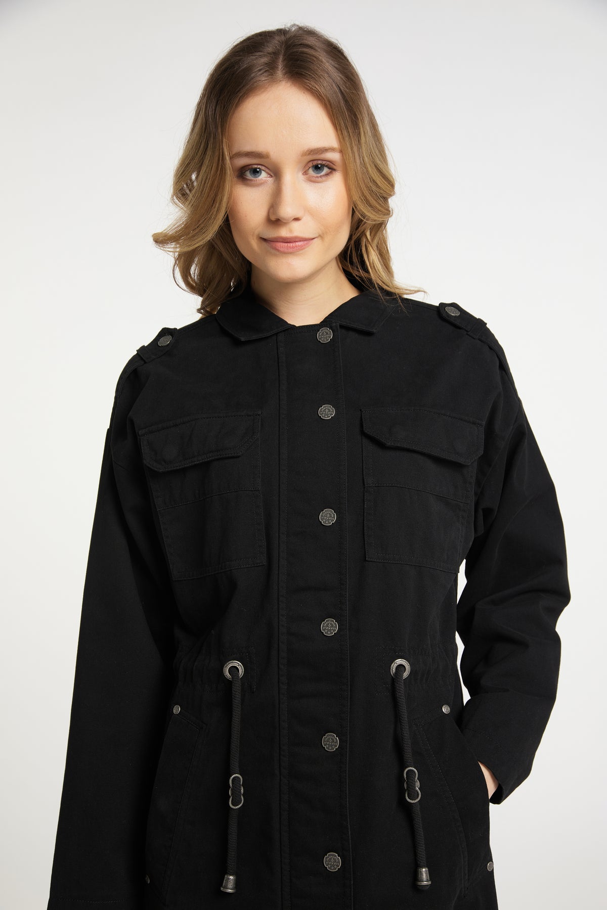 DreiMaster Vintage Women's Mantel
