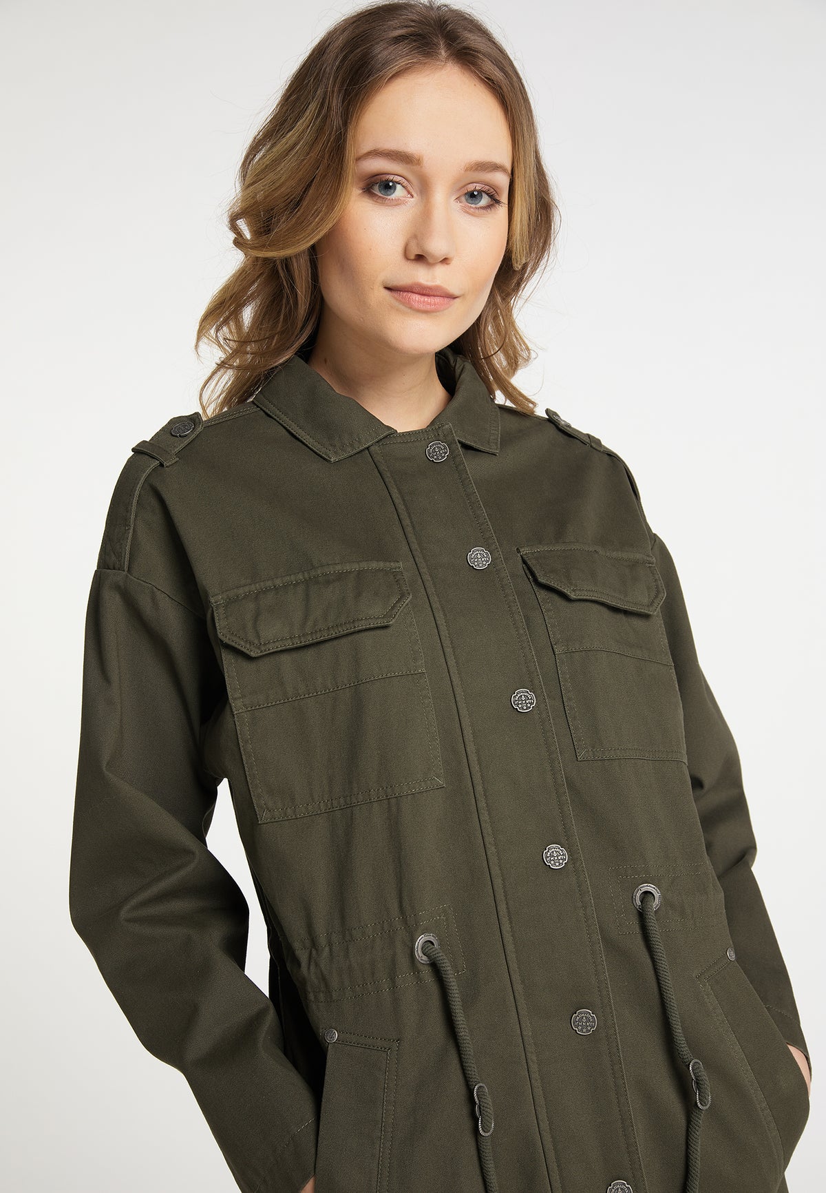 DreiMaster Vintage Women's Mantel