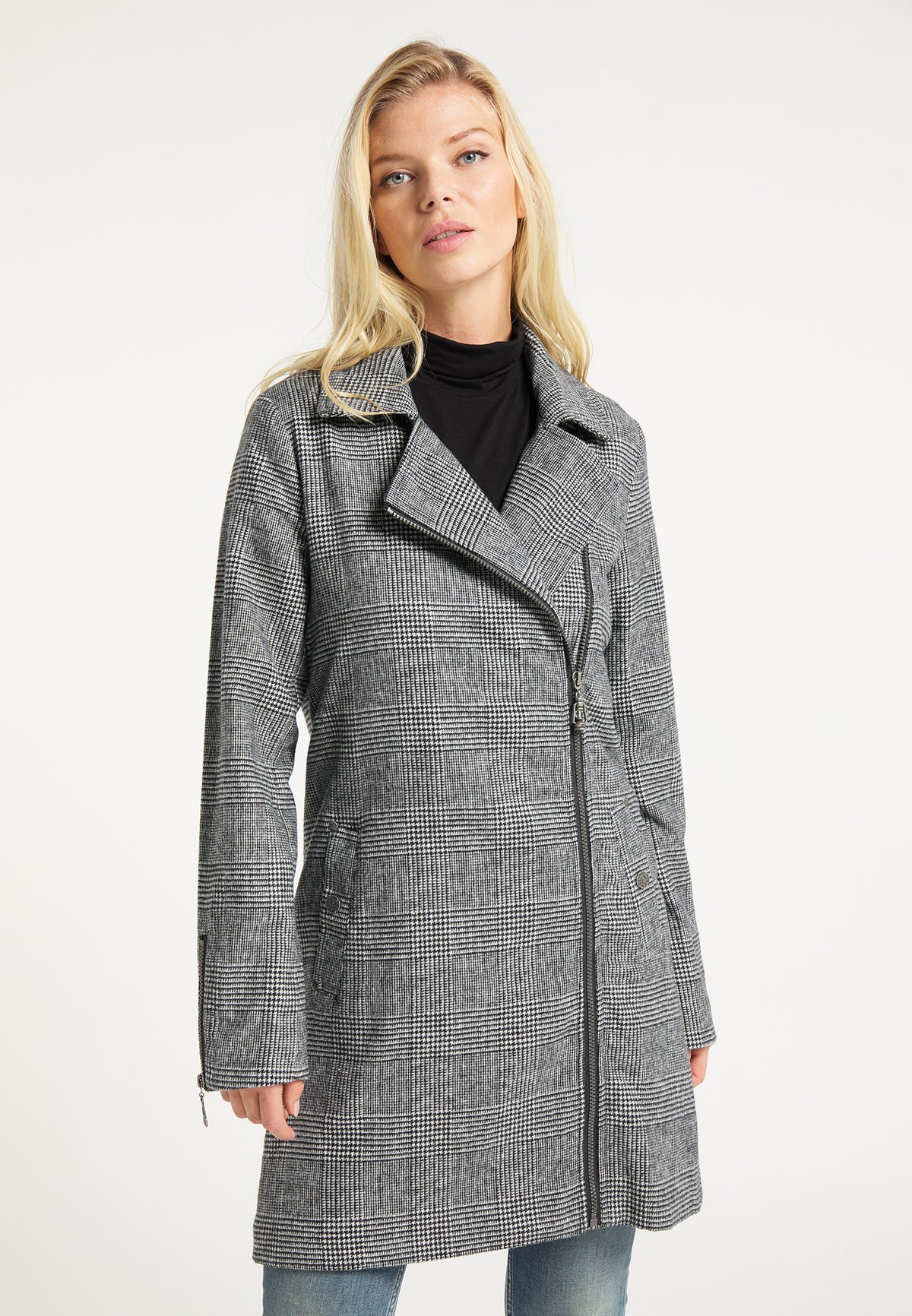 DreiMaster Vintage Women's Mantel
