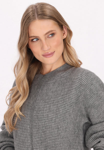 Sweter wkładany przez głowę