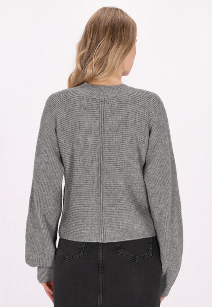 Sweter wkładany przez głowę