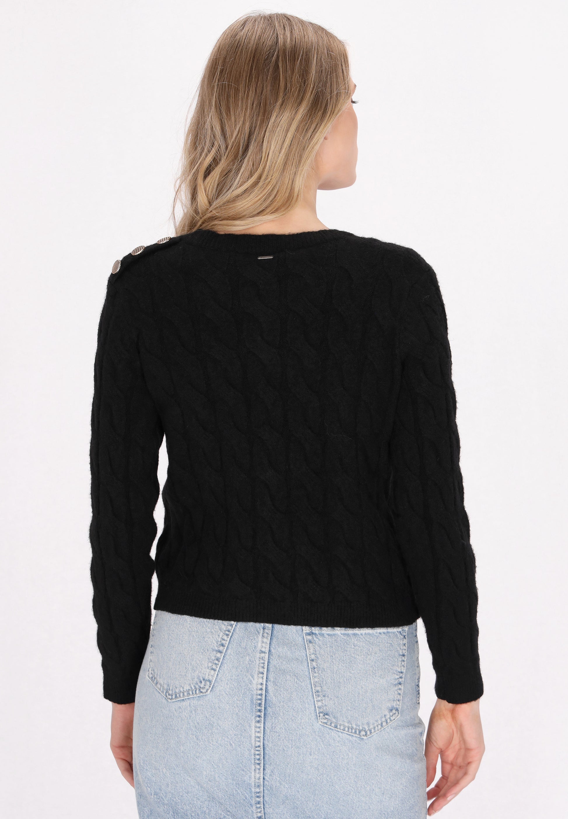 Sweter wkładany przez głowę