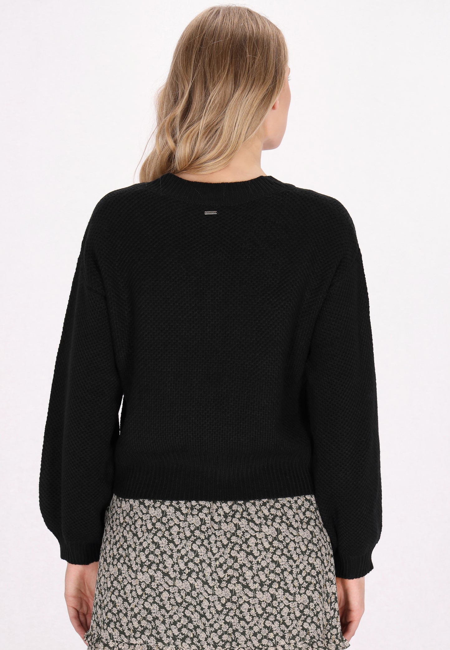 Sweter wkładany przez głowę