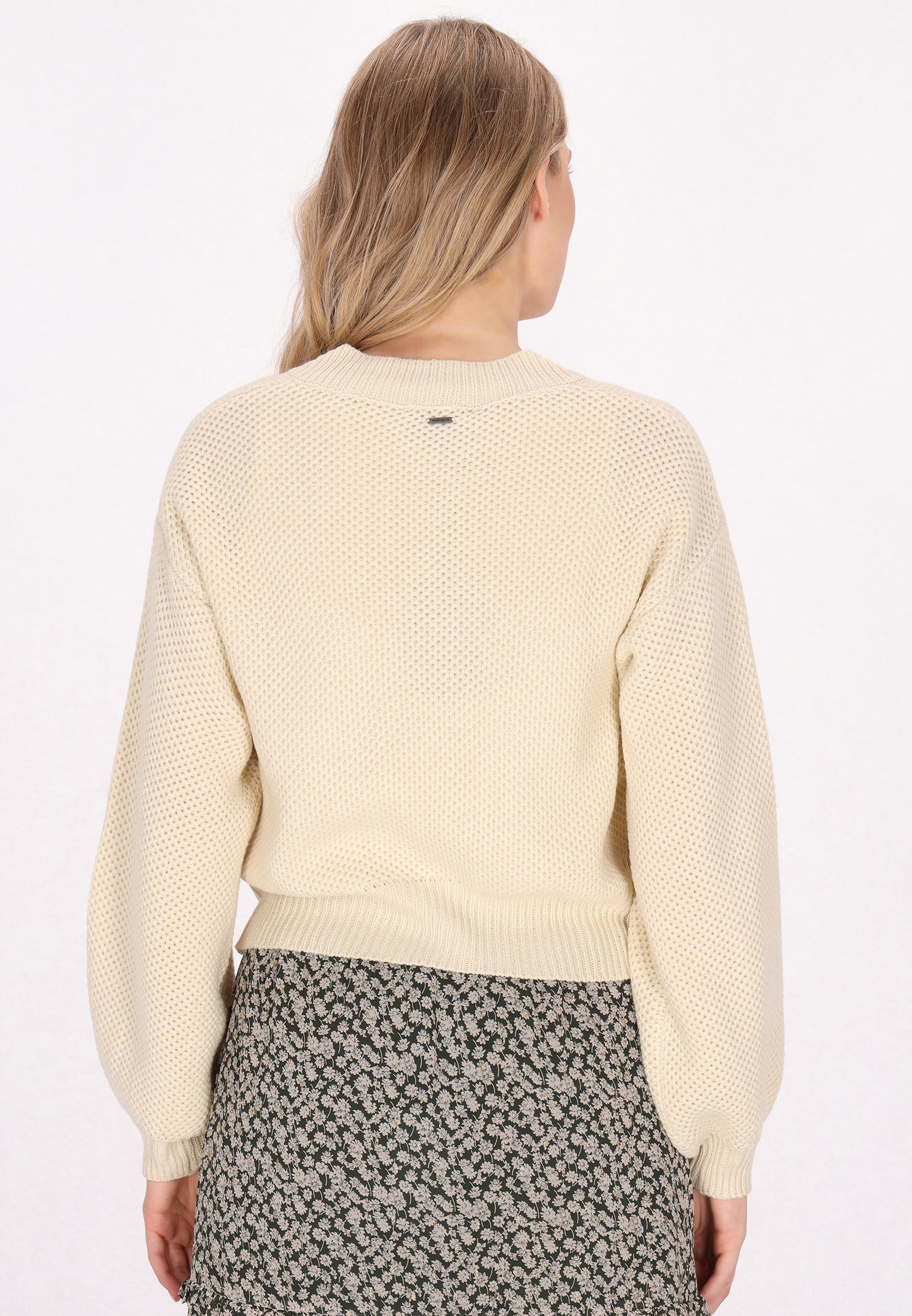 Sweter wkładany przez głowę