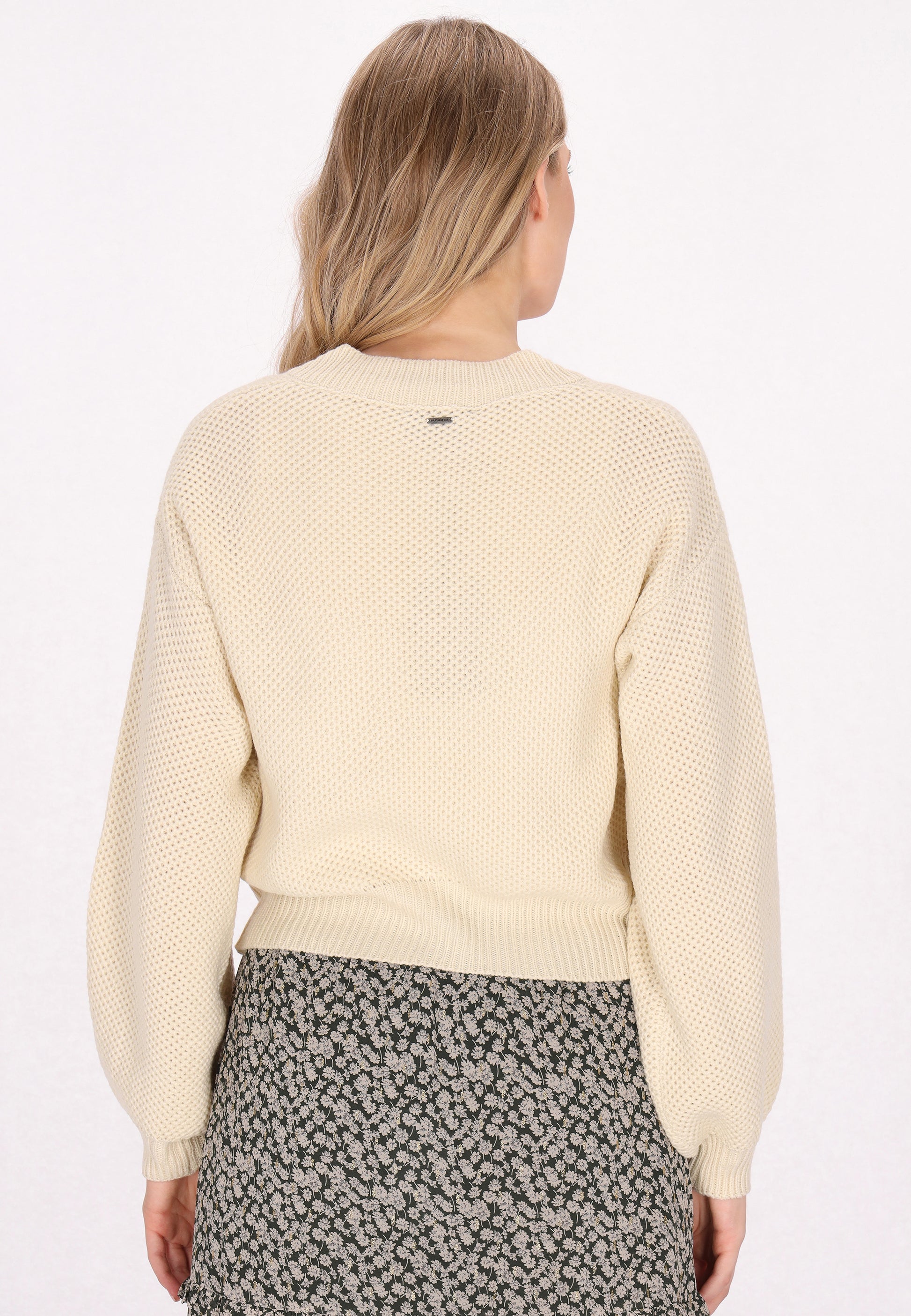Sweter wkładany przez głowę