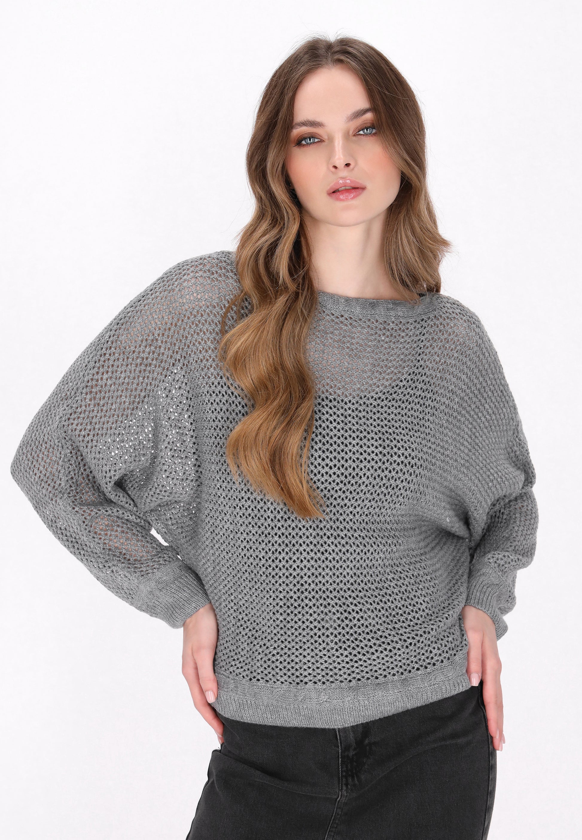 sweter wkładany przez głowę