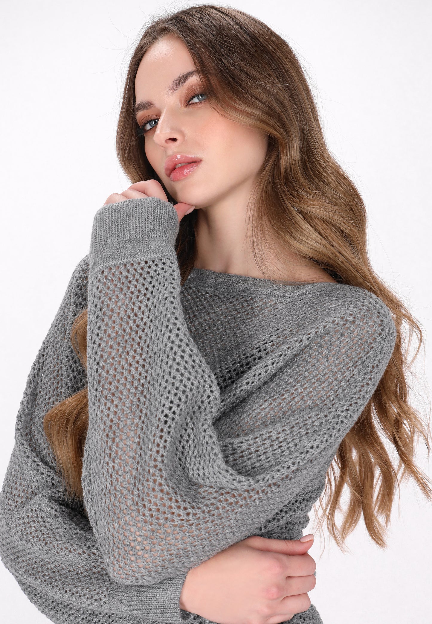 sweter wkładany przez głowę