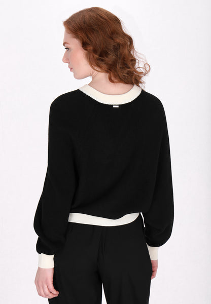 sweter wkładany przez głowę